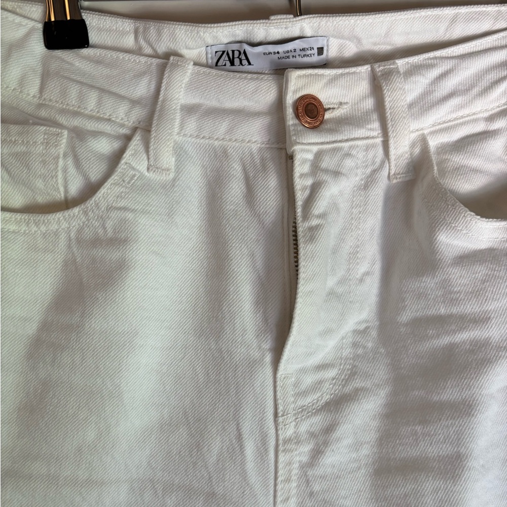 Zara White High Rise Jeans with Monochromatic Stitching